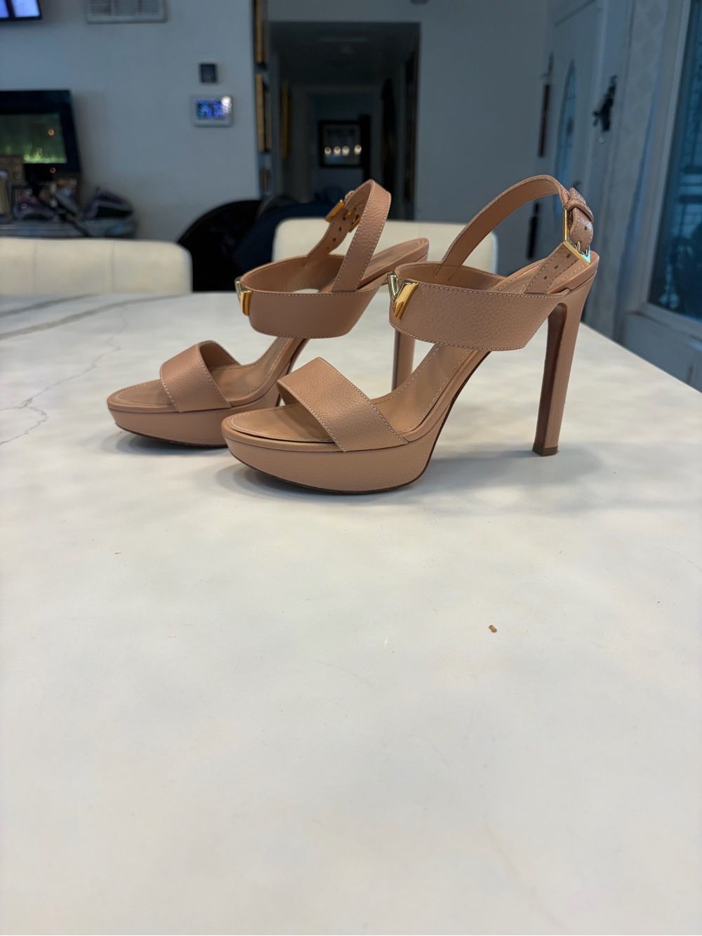 Louis Vuitton Nude Tan Leather Platform Sandal Heels with Gold V Logo - Picture 3 of 7